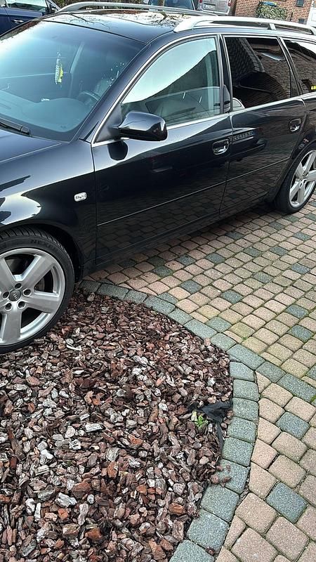 Schwarz Gebraucht 2004 Audi A6 Kombi | 3.800 € - Bild 1/2