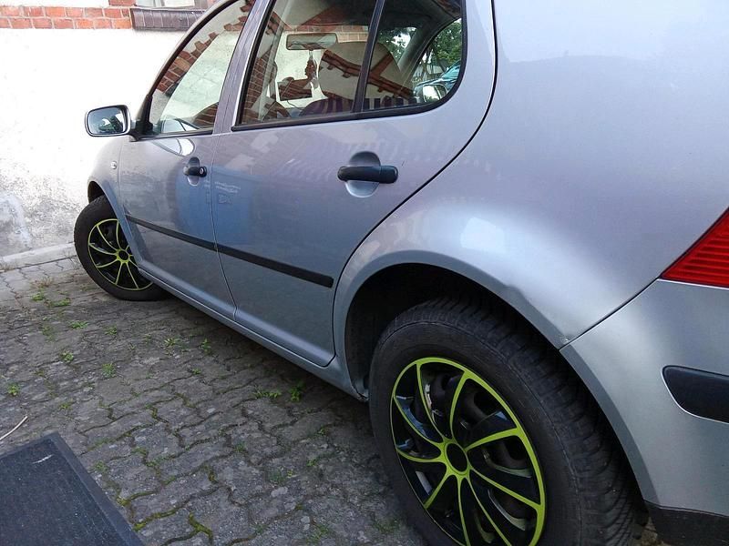 Silber Gebraucht 2000 VW Golf IV Limousine | 1.399 € (Guter Preis) - Bild 1/4