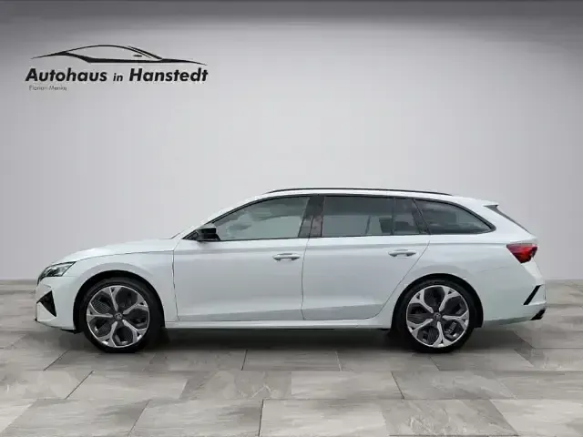 Neu Skoda Octavia RS 265 PS (194 kW) 2026 Weiss Kombi