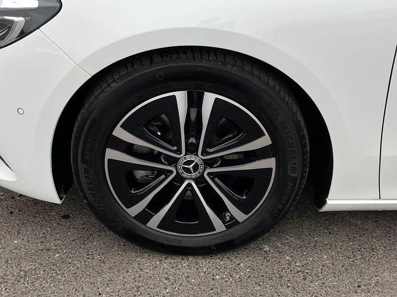 Gebraucht Mercedes B200 Progressive 163 PS (119 kW) 2024 Weiß Van / Kleinbus