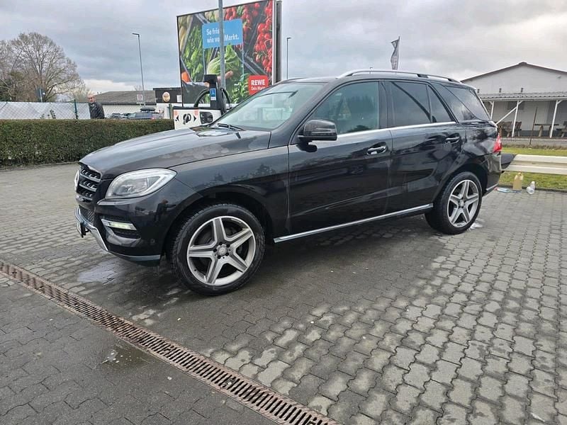 Gebraucht Mercedes ML350 258 PS (189 kW) 2013 Schwarz SUV