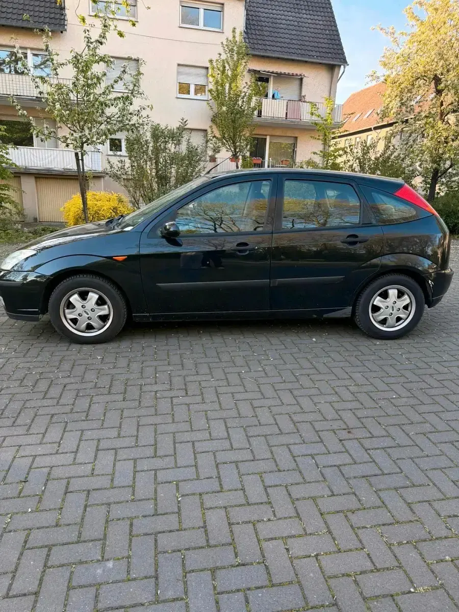 Usata Ford Focus 101 CV (74 kW) 2003 Nero Berlina