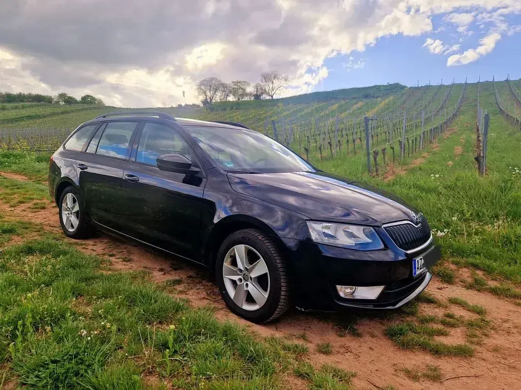 Gebraucht Skoda Octavia Elegance 105 PS (77 kW) 2015 Schwarz Kombi