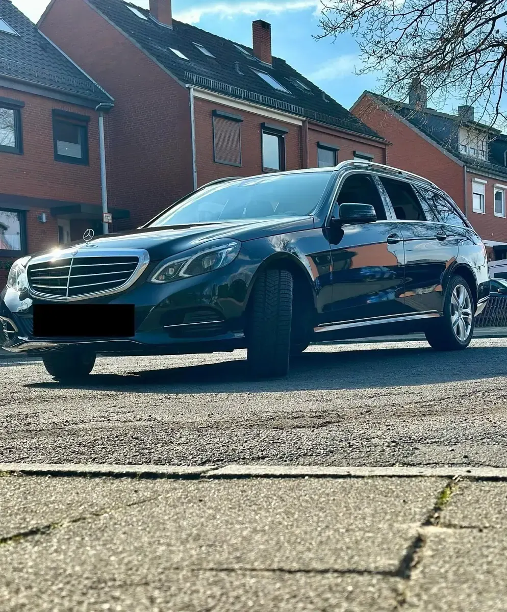 Gebraucht Mercedes E220 170 PS (125 kW) 2014 Schwarz Kombi