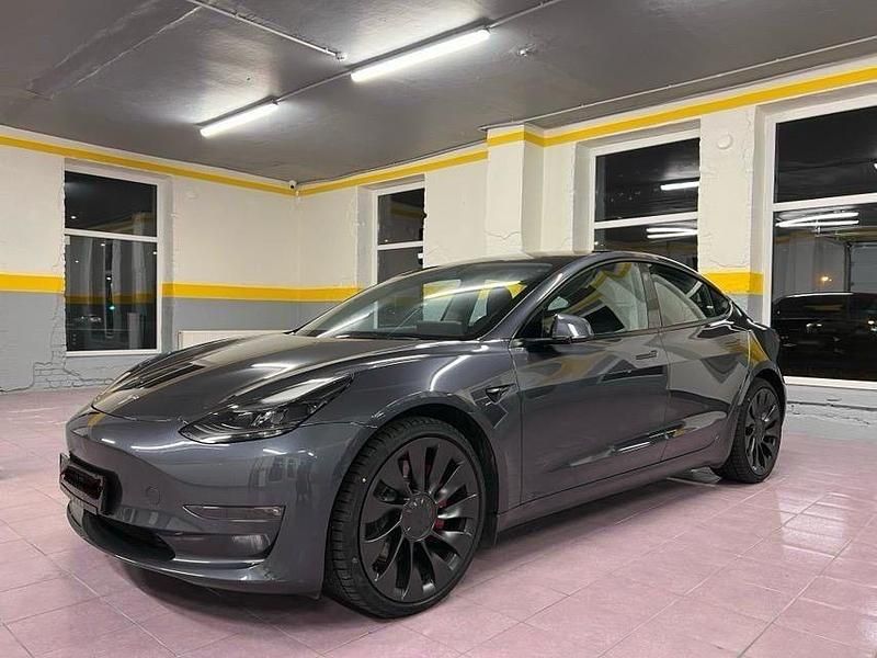 Grau Gebraucht 2022 Tesla Model 3 Performance Limousine | 33.400 € (Fairer Preis) - Bild 1/4