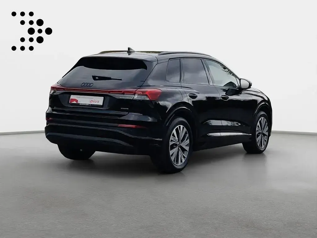 Używany Audi Q4 e-tron Ambiente 250 kW (340 KM) 2024 Czarny SUV