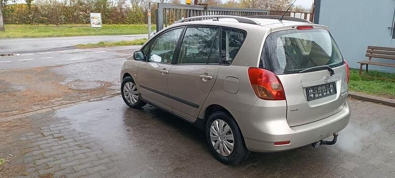 Gebraucht Toyota Corolla Verso 110 PS (80 kW) 2002 Gold Van / Kleinbus