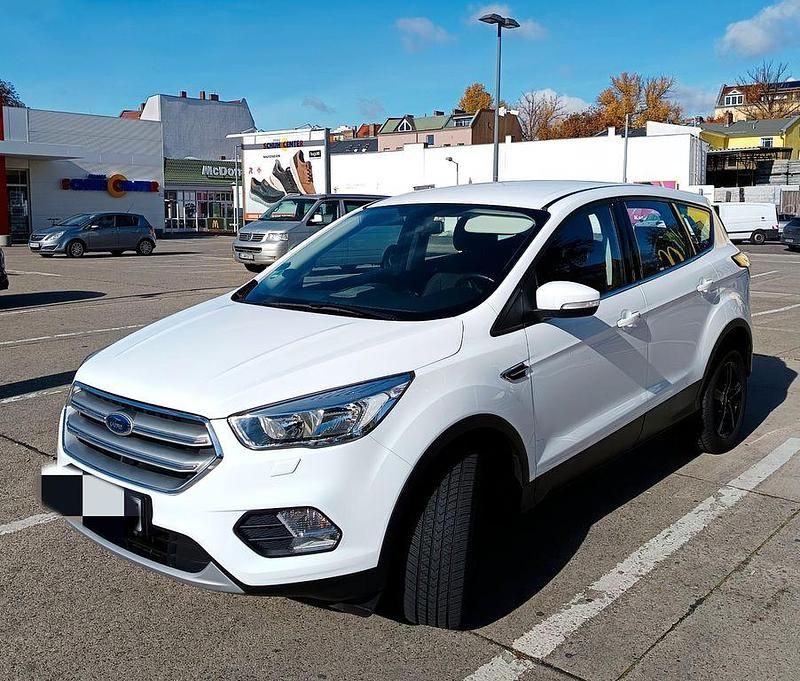 Gebraucht Ford Kuga Trend 120 PS (88 kW) 2019 Weiß SUV