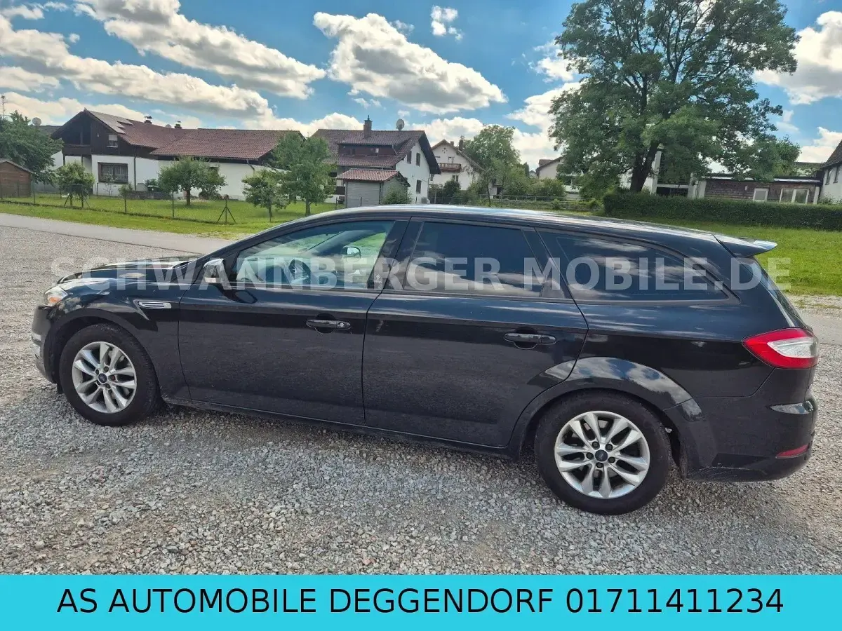 Gebraucht Ford Mondeo Champions Edition 160 PS (117 kW) 2012 Schwarz Limousine