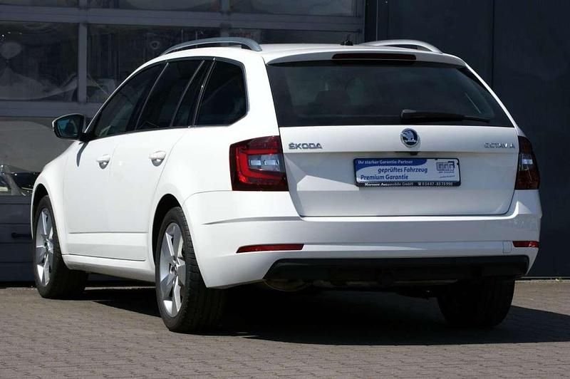 Gebraucht Skoda Octavia Premium Edition 150 PS (110 kW) 2020 Candyweiß uni Kombi