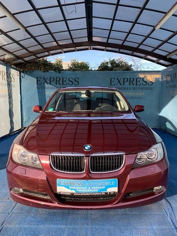 Rot Gebraucht 2008 BMW 318 Advantage Limousine | 3.999 € (Fairer Preis) - Bild 1/4