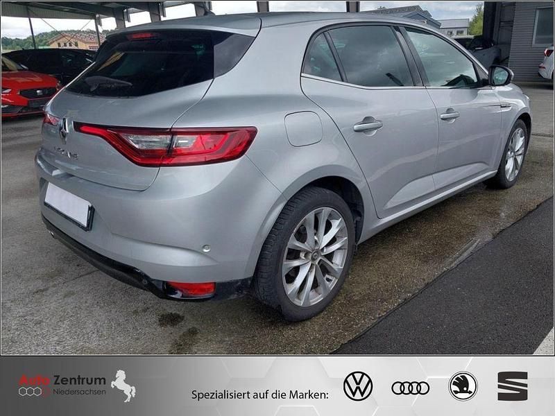 Gebraucht Renault Mégane IV Intens 131 PS (96 kW) 2016 Silber Limousine