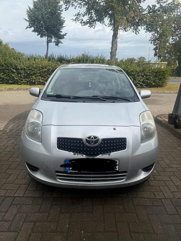 Silber Gebraucht 2007 Toyota Yaris Kleinwagen | 1.700 € (Guter Preis) - Bild 1/4
