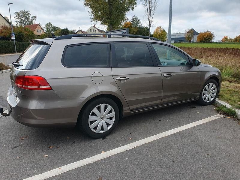 Grau Gebraucht 2011 VW Passat Trendline Kombi | 4.750 € (Guter Preis) - Bild 1/4
