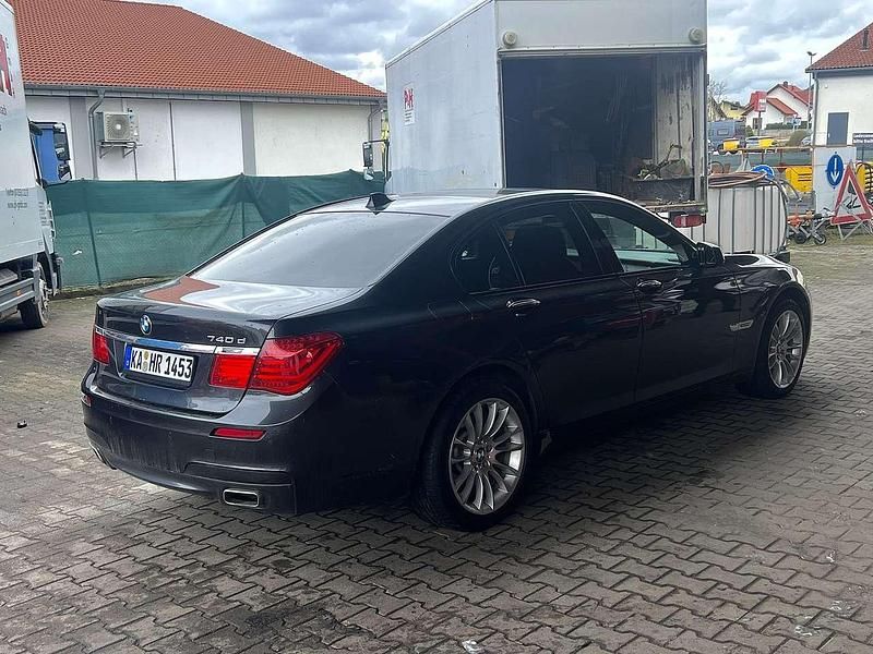 Gebraucht BMW 740 306 PS (225 kW) 2012 Grau Limousine