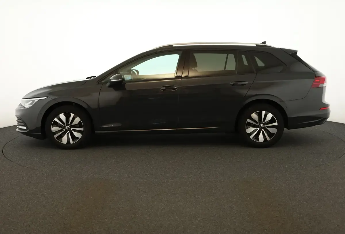 Gebraucht VW Golf VIII Move 131 PS (96 kW) 2024 Uranograu Kombi
