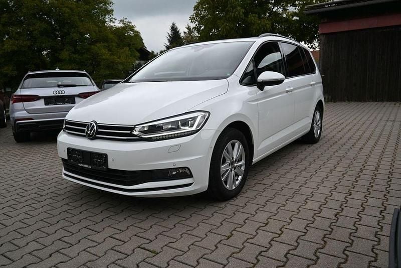 Weiß Gebraucht 2022 VW Touran Highline Van / Kleinbus | 26.999 € (Fairer Preis) - Bild 1/4