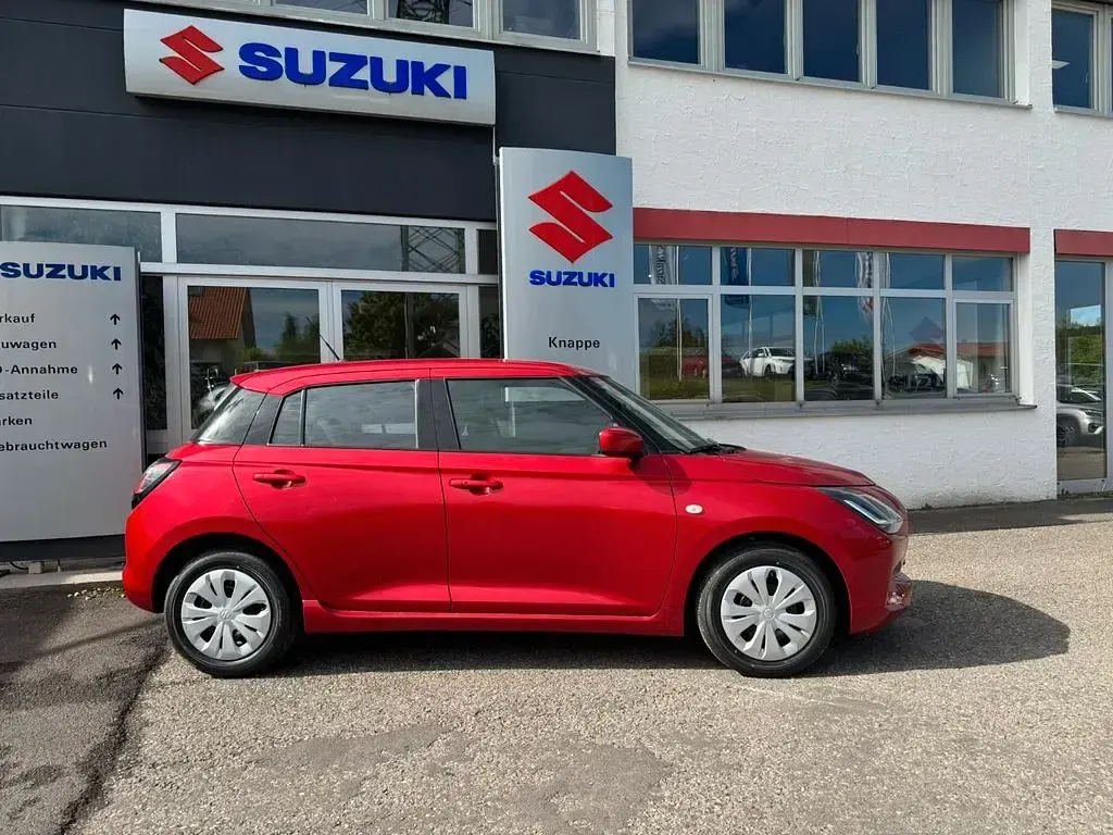 Neu Suzuki Swift Club 82 PS (60 kW) 2026 Rot Kleinwagen