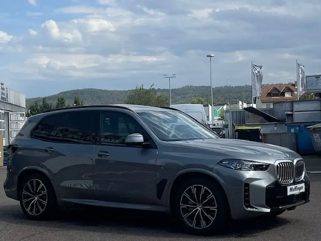 Gebraucht BMW X5 M Sport 489 PS (359 kW) 2025 Grau SUV