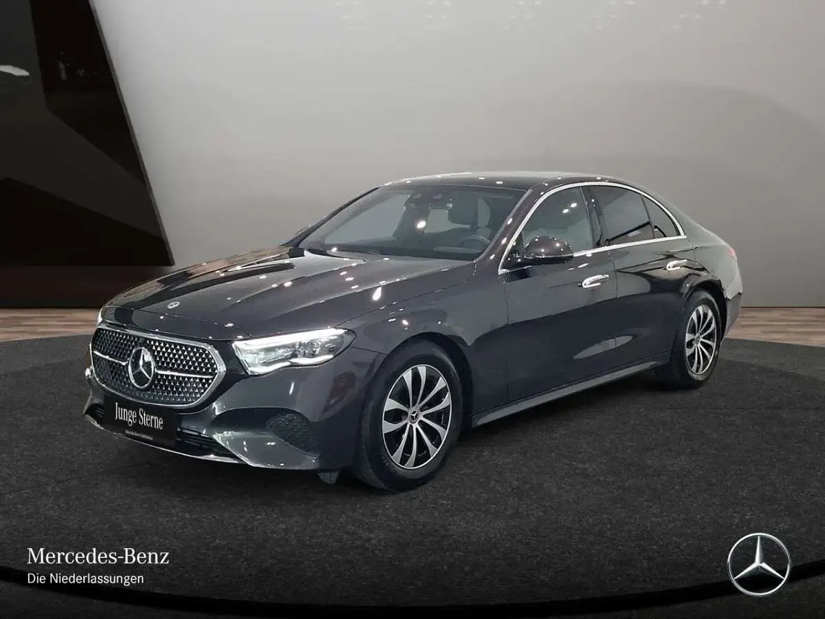 Gebraucht Mercedes E220 Avantgarde 197 PS (144 kW) 2025 Grau Limousine
