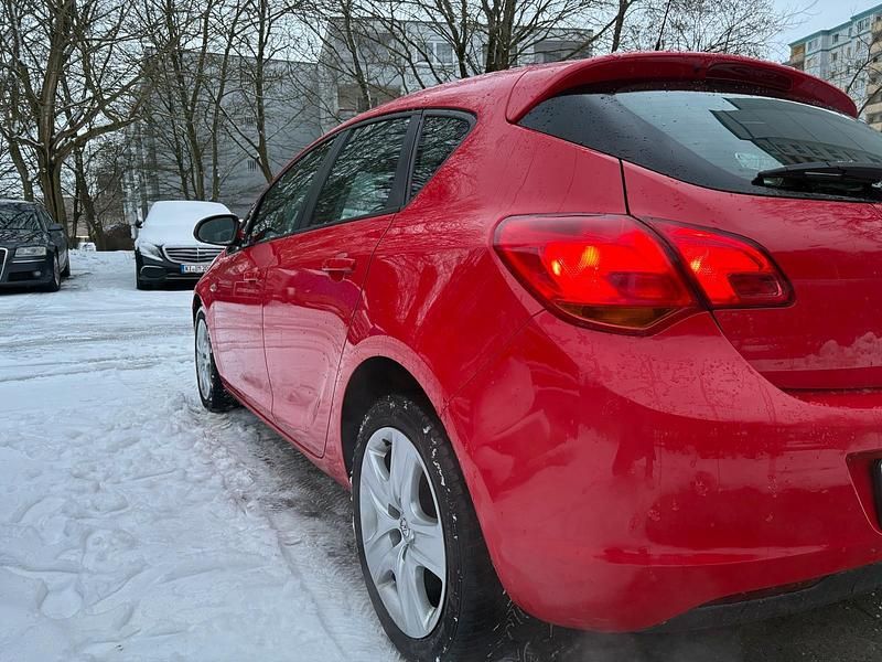 Gebraucht Opel Astra 101 PS (74 kW) 2010 Rot Kleinwagen