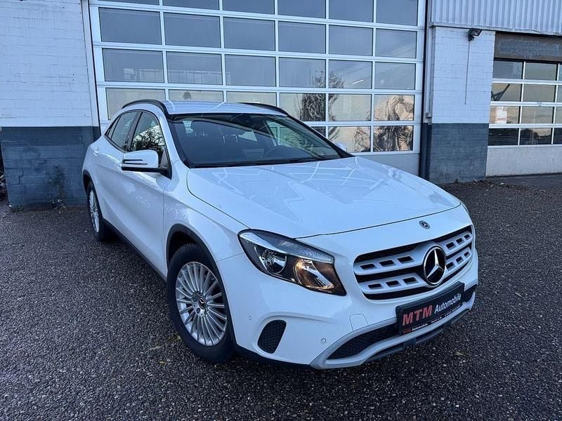 Weiß Gebraucht 2019 Mercedes GLA200 SUV | 17.990 € (Superpreis) - Bild 1/4