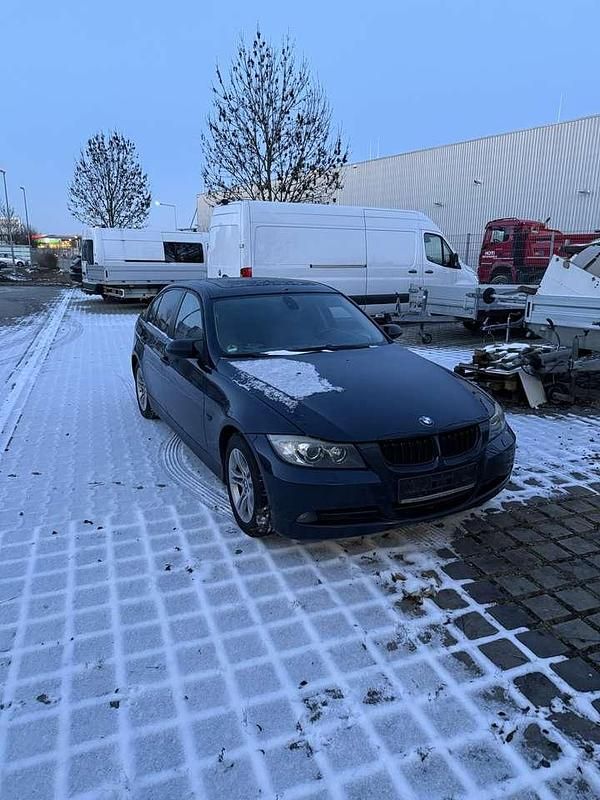 Gebraucht BMW 325 218 PS (160 kW) 2007 Blau Limousine