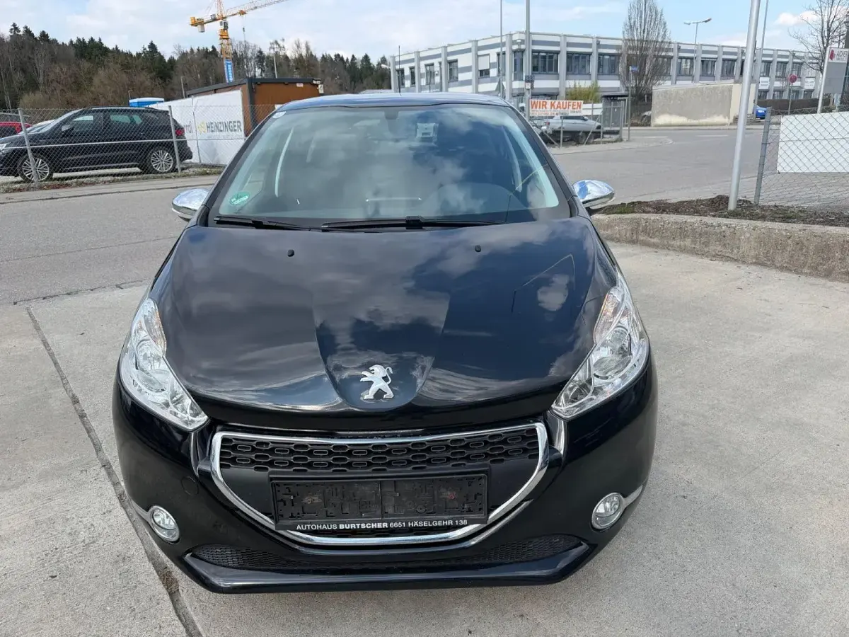 Gebraucht Peugeot 208 Style 82 PS (60 kW) 2015 Schwarz Kleinwagen
