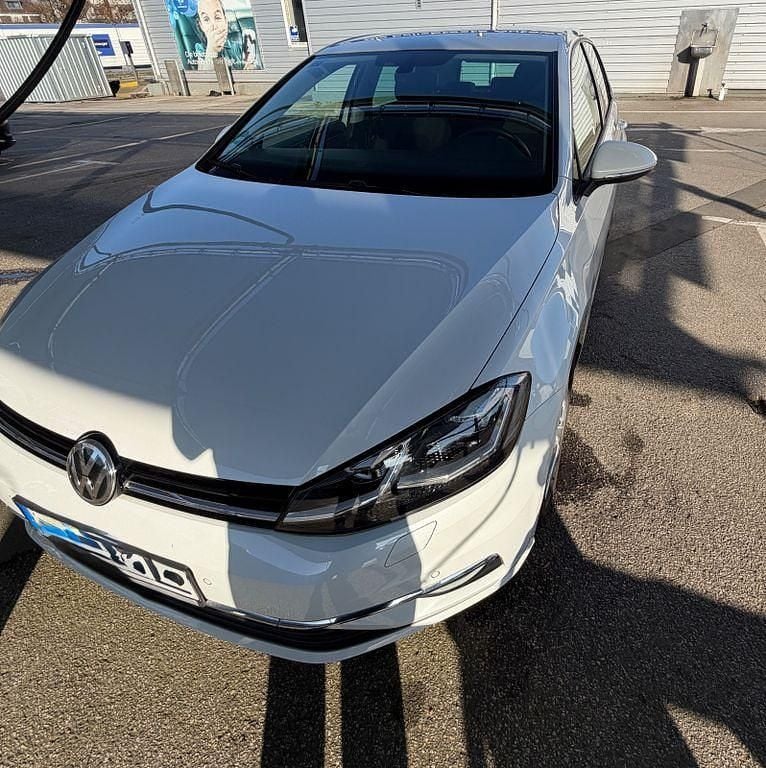Gebraucht VW Golf VII Highline 150 PS (110 kW) 2019 Weiß Limousine