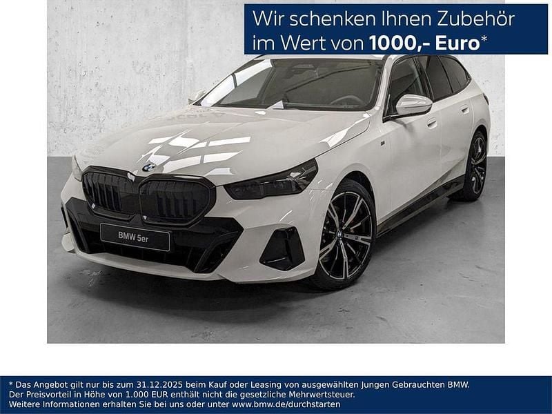 Alpinweiß uni Gebraucht 2024 BMW 520 M Sport Kombi | 53.490 € (Fairer Preis) - Bild 1/4