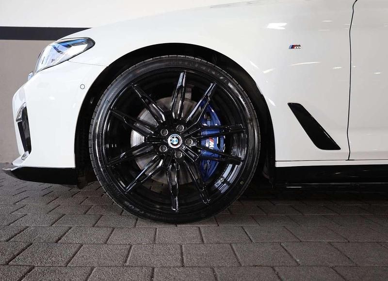 Gebraucht BMW 550 462 PS (339 kW) 2019 Alpinweiß iii (300) Limousine