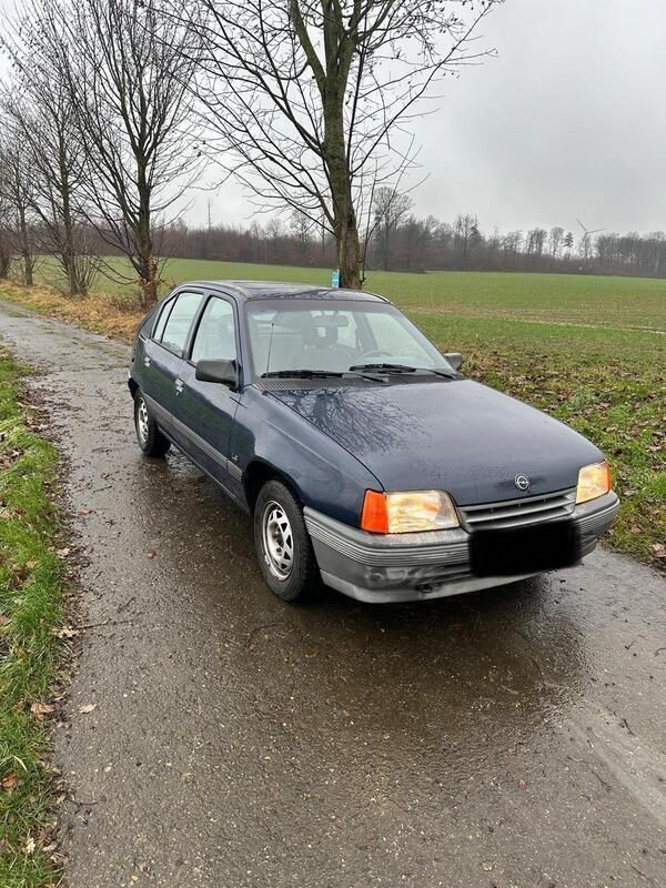 Blau Gebraucht 1990 Opel Kadett Limousine | 2.300 € - Bild 1/4