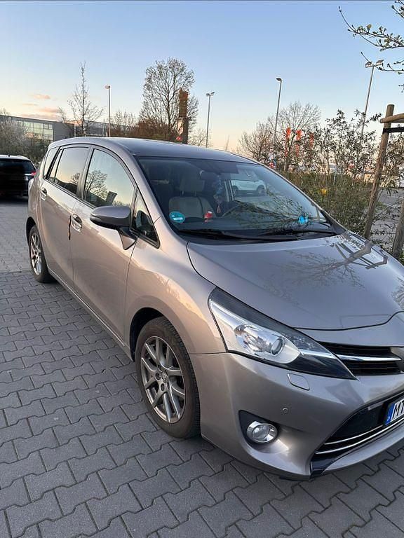 Gebraucht Toyota Verso Comfort 111 PS (81 kW) 2014 Grau Van / Kleinbus