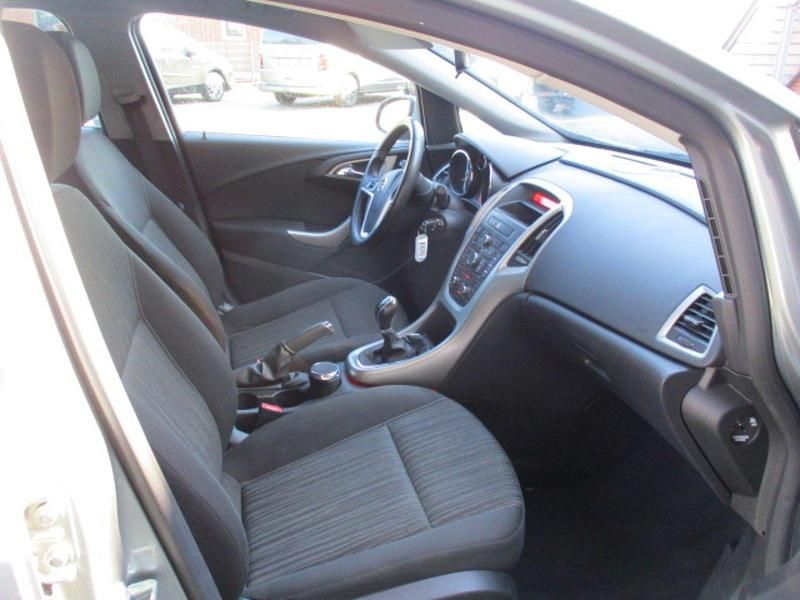 Gebraucht Opel Astra 115 PS (84 kW) 2011 Grau Kombi