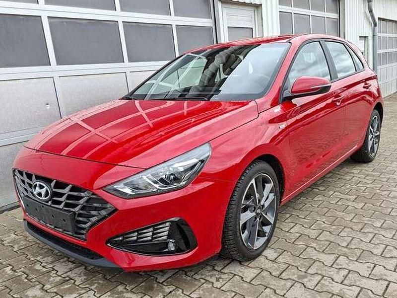 Gebraucht Hyundai i30 Trend 120 PS (88 kW) 2023 Engine red / sol Kleinwagen