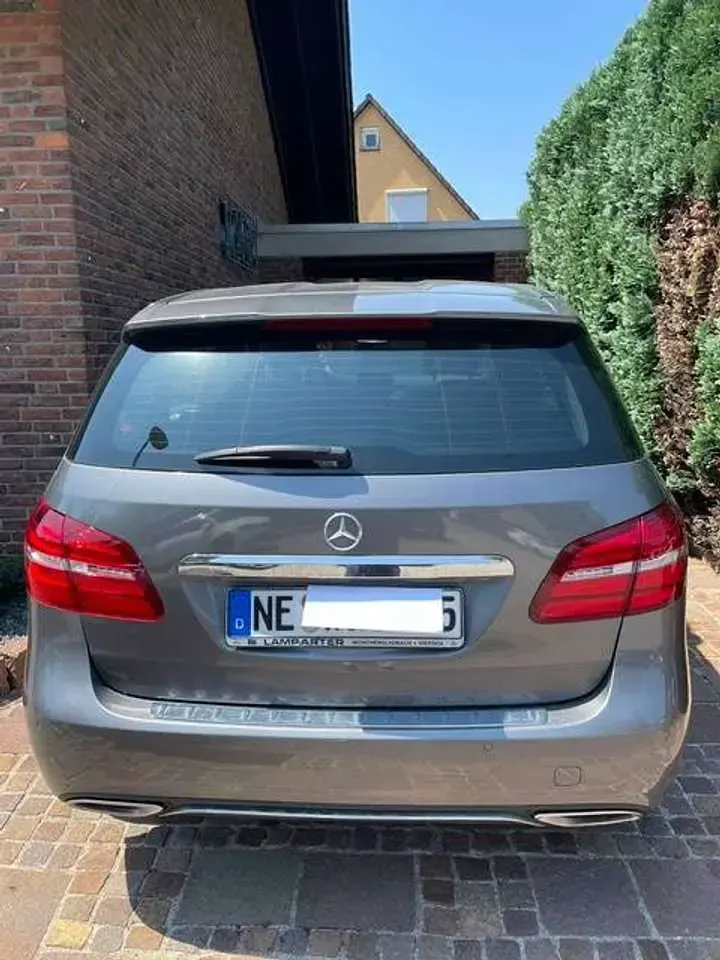 Gebraucht Mercedes B200 156 PS (114 kW) 2016 Grau Kleinwagen