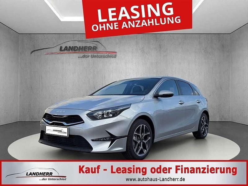 Sparkling silver Neu 2025 Kia Ceed Gold Limousine | 22.290 € (Guter Preis) - Bild 1/4