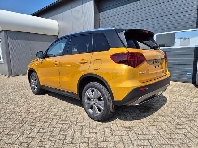 Solar yellow pearl metallic solar yellow pearl metallic Neu 2025 Suzuki Vitara Comfort SUV | 24.630 € (Fairer Preis) - Bild 1/4