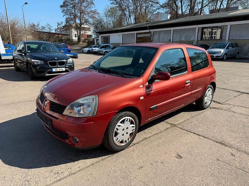 Gebraucht Renault Clio II 58 PS (42 kW) 2005 Rot Limousine