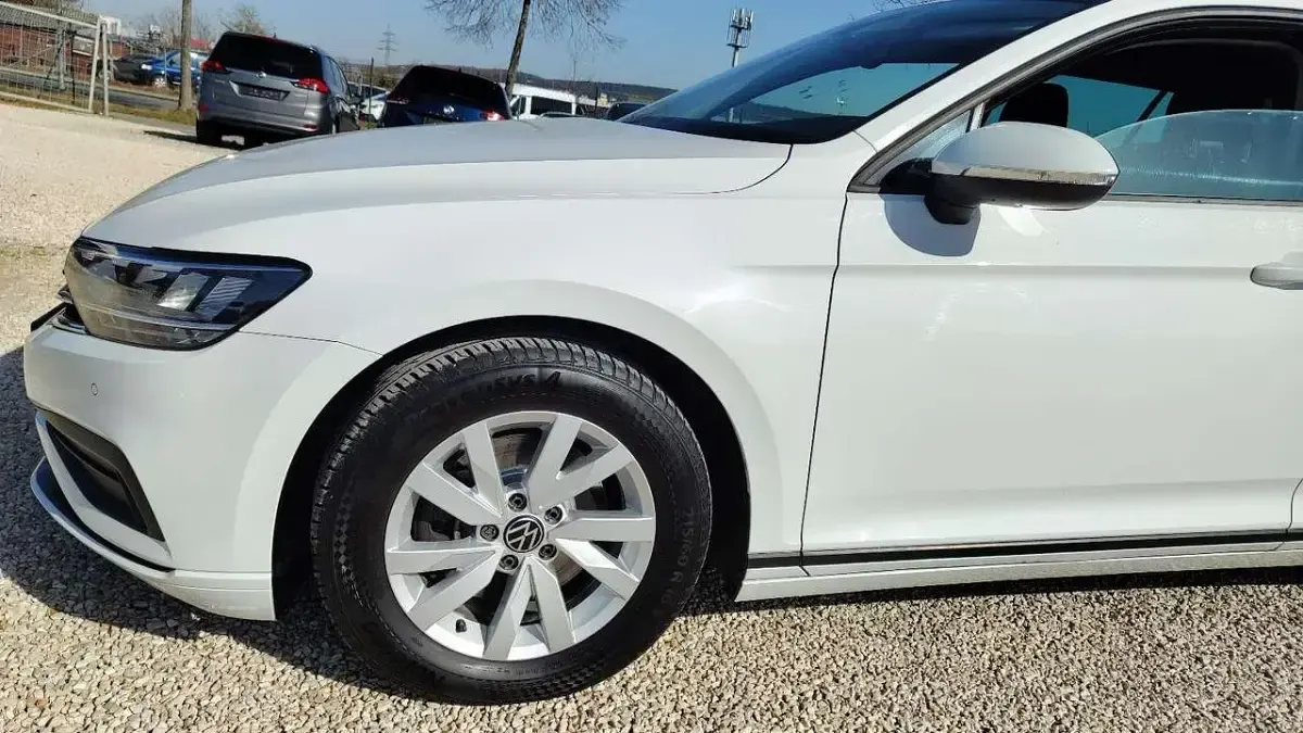 Gebraucht VW Passat Conceptline 122 PS (89 kW) 2020 Pure white Kombi