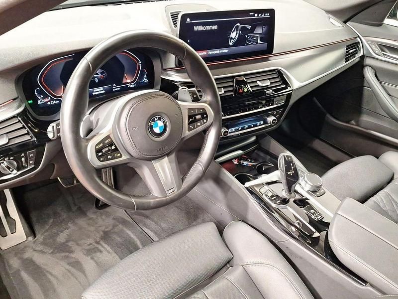 Gebraucht BMW 520 M Sport 190 PS (139 kW) 2023 Schwarz Kombi
