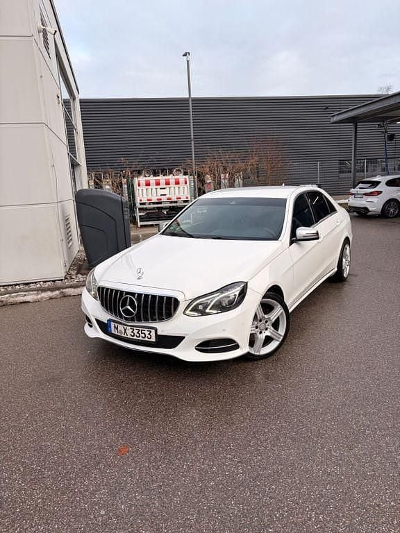 Schwarz Gebraucht 2015 Mercedes E200 Limousine | 8.000 € (Superpreis) - Bild 1/4
