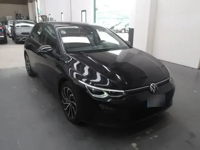 Gebraucht VW Golf VIII Life 131 PS (96 kW) 2021 Schwarz Limousine