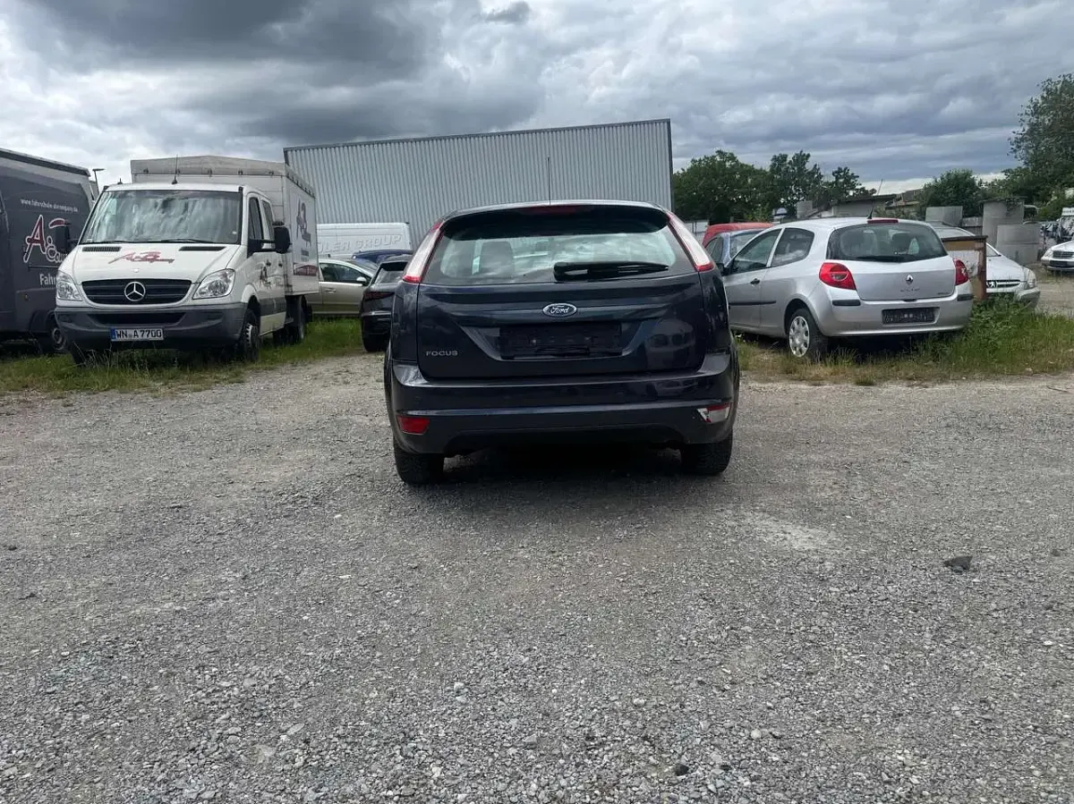 Gebraucht Ford Focus Style 101 PS (74 kW) 2009 Royalgrau met. Kleinwagen