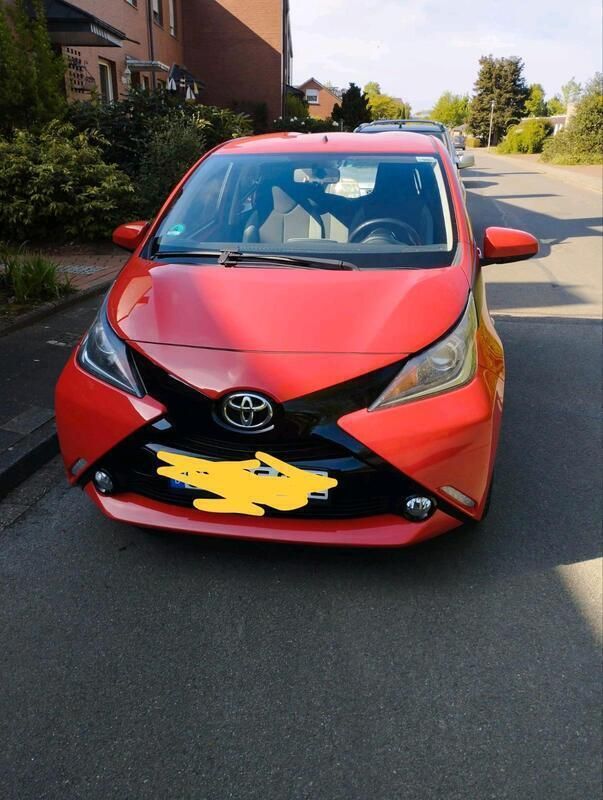 Rot Gebraucht 2015 Toyota Aygo Kleinwagen | 5.200 € (Fairer Preis) - Bild 1/2