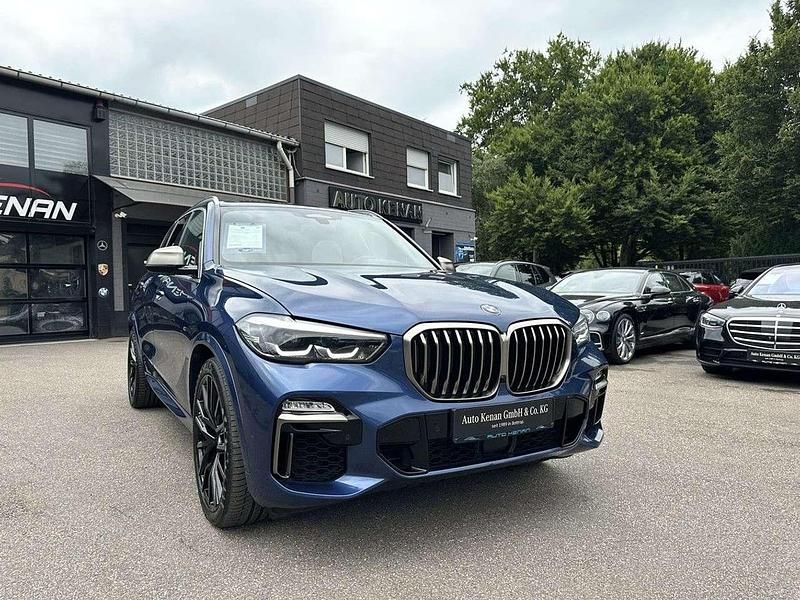 Phytonicblau metallic Gebraucht 2020 BMW X5 M SUV | 53.900 € (Teuer) - Bild 1/4