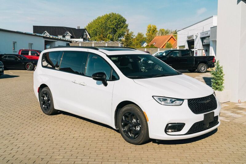 Bright white Neu 2025 Chrysler Pacifica Limited SUV | 76.870 € - Bild 1/4