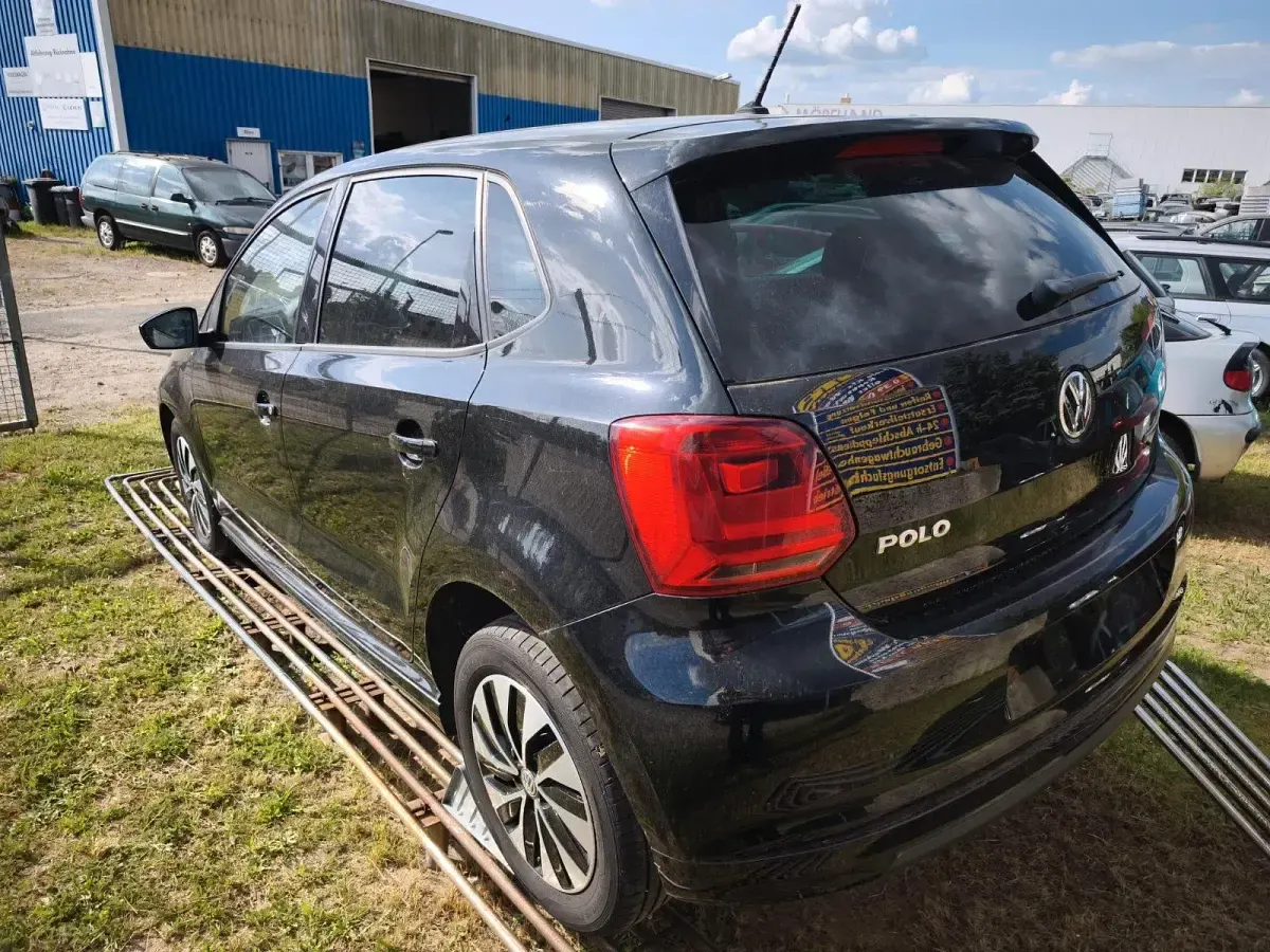 Gebraucht VW Polo Sound 95 PS (69 kW) 2016 Schwarz Kleinwagen