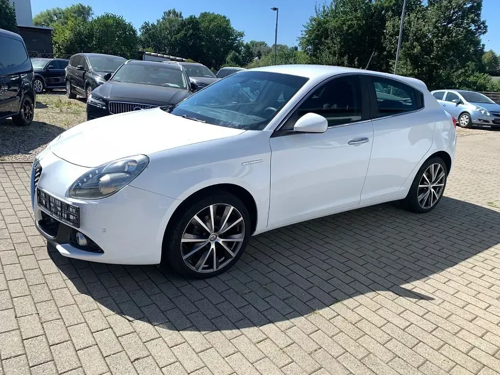 Gebraucht Alfa Romeo Giulietta Super 120 PS (88 kW) 2018 Weiß Kleinwagen