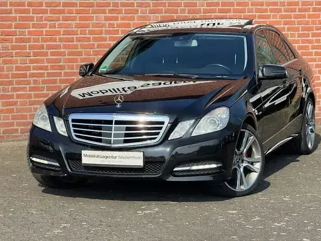 Gebraucht Mercedes E350 Avantgarde 265 PS (194 kW) 2012 Schwarz Limousine